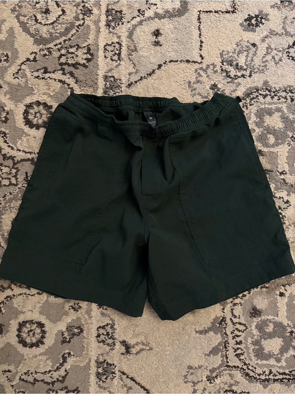 lululemon Men's Dark Green Hybrid Shorts - 7 inseam